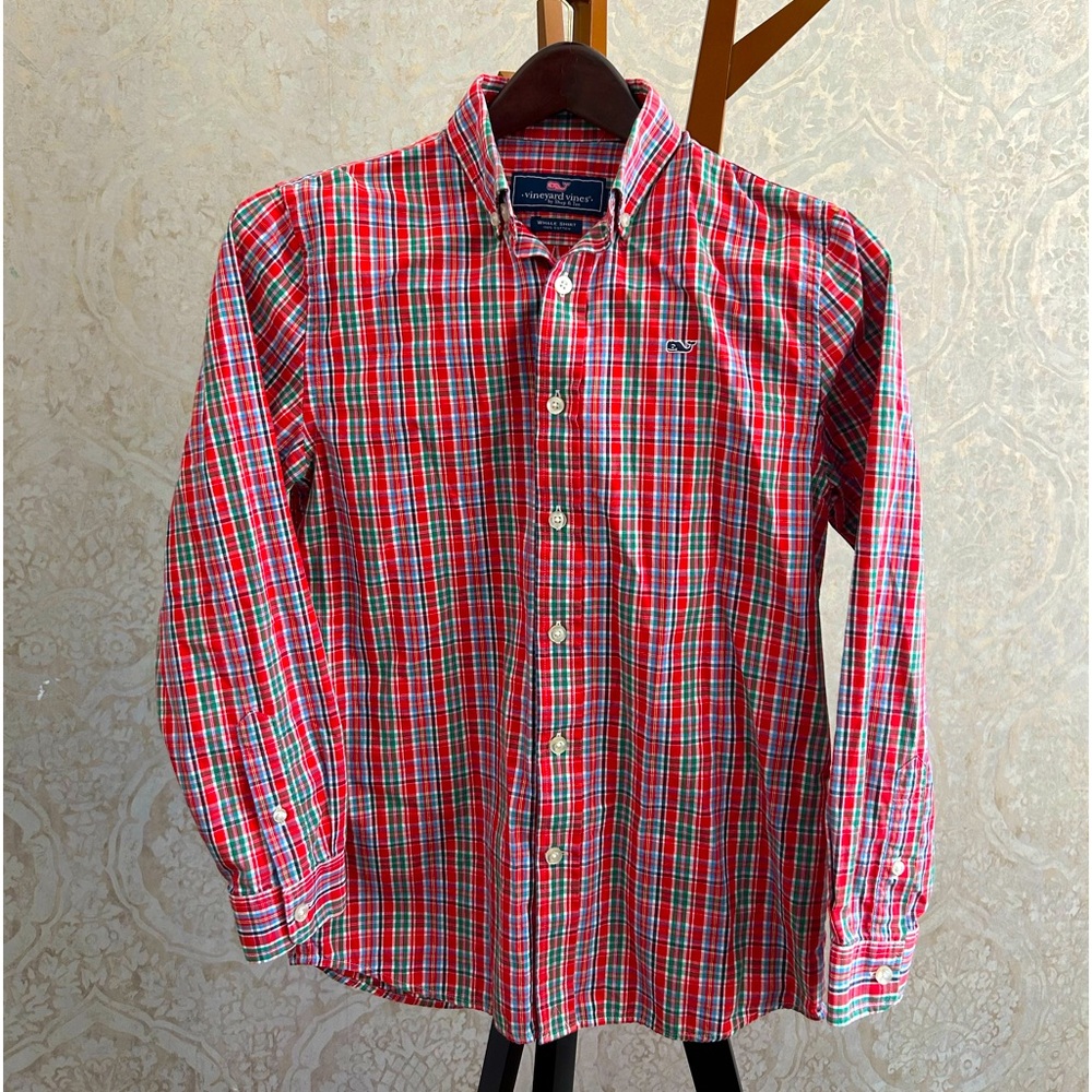 Boys Vineyard Vine Whale button down shirt. Boys Medium 12 - 14